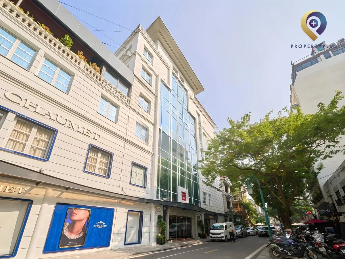 Toàn cảnh tòa nhà Press Club Office nổi bật với logo Property Plus